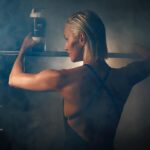 Ingrid Grudke Instagram - Quiero compartirles algunas fotos de lo que fue la campaña de @maxlevelab www.maxlevelstore.com Siempre, me preguntan cómo hago para mantenerme asi, que Cual era mi secreto, por lo que hace años y siempre me van a escuchar decir : “ no hay secretos” esto es simple, comer bien, hacer gimnasia y descansar No hay secreto. No digo que sea fácil, pero en mi caso, esto es mi realidad. Así lo hice toda mi vida. Una de las cosas que más me irritan es que digan que no como para estar así o que por mi genética soy así. Que no me cuesta. Si, es cierto, hay medidas y formas de mi cuerpo que las herede pero a la genética hay que ayudarla con buenos hábitos, con los cuidados básicos para poder mantener un cuerpo saludable, ágil y comodo. Tenemos que ser conscientes que nuestro cuerpo es el vehículo de nuestro alma, mejor lo mantenemos, mejor vamos a transitar en esta vida. Todo depende de cada uno, de tu voluntad, de cuánto te queres, es ahí donde se ve tu verdadero poder porque nadie puede hacer la gimnasia por vos, ni comer por vos, Vos tenes que moverte para lograr tu mejor versión estés donde estés. Si queres podes 🥰💖.