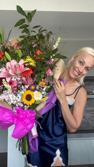 Ingrid Grudke Instagram - Amar es simple cuando sabemos elegirnos, cada día, con respeto y libertad. Te amo @martincolantonio 😻❤️ todos los días me haces sentir muy especial. Siempre estás en cada detalle con tanto amor.  Soy muy feliz con vos! 🥰🥰🥰 #sanvalentin #amar