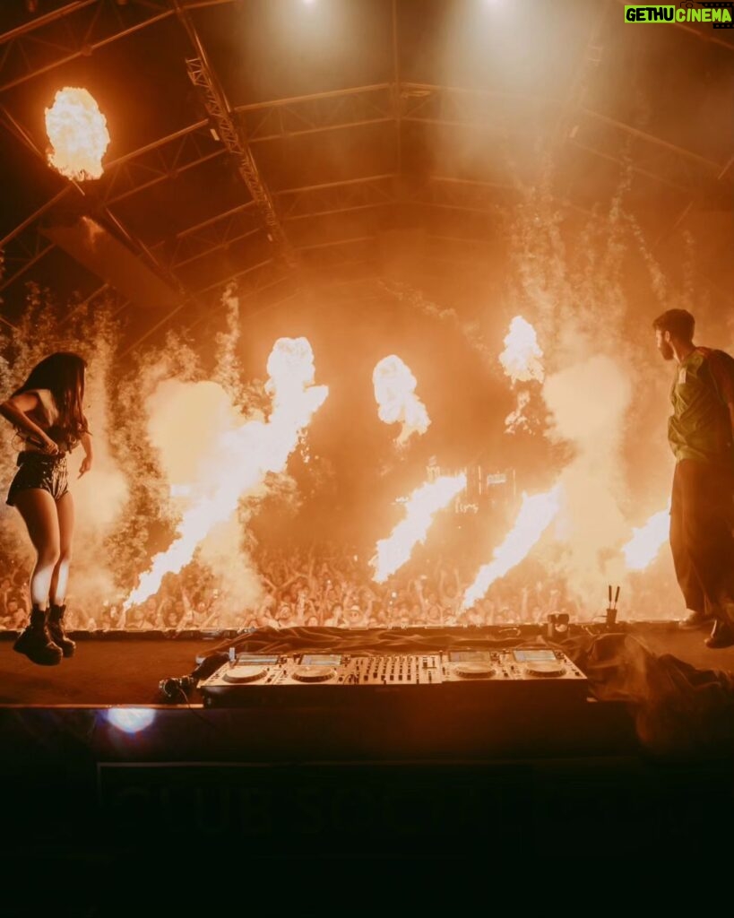 Inna Instagram - Mexico, te amamos! I love to share the stage with @r3hab as you can see! 🇲🇽🙏🍾🦎 Y que VIVA Mexico!