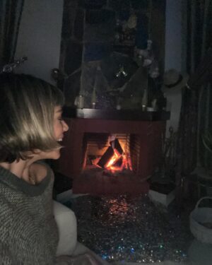 Ipek Karapinar Instagram - Bir Derbent varmış;” benden dışarı çıkma”diye diye,bir yokmuş;içerde keşfettiklerimle🧞‍♀️
