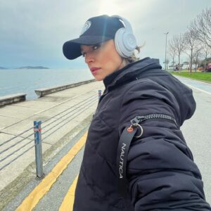 Ipek Karapinar Instagram - Ben ordaydım zaten🩶
