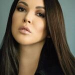 Irina Dubtsova Instagram - Пока вы качаете новую песню, пилите с ней свои красивые видео ( всех репостну ), я приступила к съёмкам в СЕРИАЛЕ 😅🤪☺️ Еду на площадку ), день второй. Пожелайте мне удачи 😅 #кактыгдеты #хочумогуделаю #любовь #музыка #премьера #какты #гдеты 📸 @tyom_akop ❤️