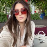 Irina Dubtsova Instagram - 1.Счастливый человек, который обедает на веранде 🙋🏻‍♀️ 2. Озадаченный получением QR-кода, недавно переболевший 🤦🏻‍♀️ 3. Я ИЗМЕНИЛА ТЕКСТ, ИНТЕРЕСНО, кто-то ЗАМЕТИТ ??? 🤣 И где теперь моя «АГИТАЦИЯ ЗА ДЕНЬГИ» ? Я такой же человек, как и вы все. Я НЕ ЗНАЮ, как быть с прививкой переболевшему человеку. Хочу получить адекватный ответ 🙋🏻‍♀️🙋🏻‍♀️🙋🏻‍♀️ Я хочу жить обычной жизнью, работать, обеспечивать работой свой коллектив, содержать свою семью, путешествовать, обнимать друзей при встрече и ничего не бояться 🙏🏼 Будьте, пожалуйста, благоразумны, ответственны и добры к окружающим. А ещё - будьте здоровы 🙏🏼❤️