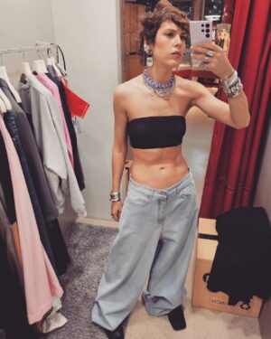 Irina Gorbacheva Instagram - Иногда зайдешь в примерочную, а там Анатольевна Фэшн Понеслась ))