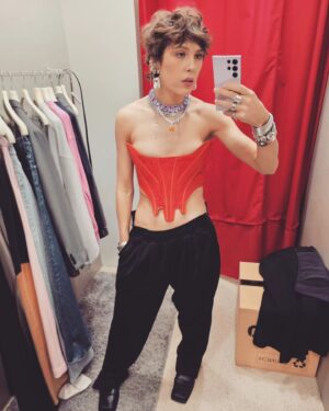 Irina Gorbacheva Instagram - Иногда зайдешь в примерочную, а там Анатольевна Фэшн Понеслась ))