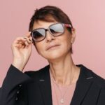 Irina Khakamada Instagram - На обиженных воду возят. Обиделись, все про себя высказали и… отпустили и простили. Не будет болеть спина, да и энергия веры в себя сохранится. Не собирайте негатив вокруг себя, он притянет еще больше негатива. Коллекционируйте, пусть в мелких формах, позитив и любуйтесь им каждый день.