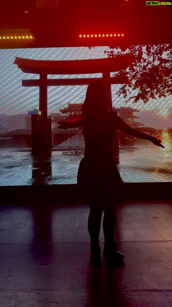 Irina Khakamada Instagram - Маша , китайский Новый Год , наступление, прокачивает под не китайскую песню 💥