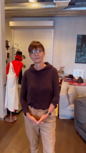 Irina Khakamada Instagram - Как перестать отвлекаться во время просмотра фильмов ?