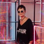 Irina Khakamada Instagram - Достаточно человеку понять себя и жизнь шире, чем его научили , и он начинает творить чудеса .