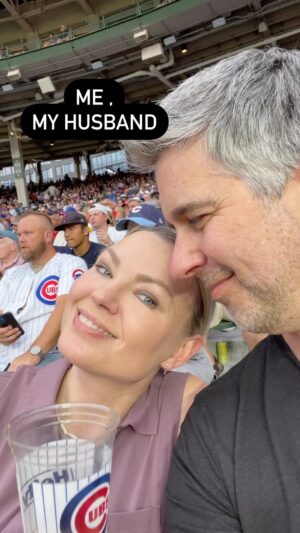 Irina Voronina Instagram - My hairy night 😝 #chicagocubs #wrigleystadium #comedy