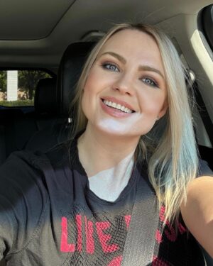 Irina Voronina Instagram - When you get your hair done - it’s an excuse to post a selfie and some Comedy Show flyers! 🎟️ TICKET LINKS IN BIO! 🎟️ Come out to hang ! 👇👇👇
Upcoming shows!
3/27 - COMEDY STORE LAJOLLA with @prettyfunnywomen 
4/6 - @pettycashstudios - CANCEL @wanna_fanto 
4/20 - @theicehousecc -HOME BY 9 w @stacilynnfletcher @jaylynbishop 

#standupcomedy #irinavoronina #womenincomedy #cometomyshow #losangelescomedy