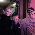 Irina Voronina Instagram - Got to catch up with @domirrera last night at @thecomedychateau ! I think we both aged well since Supreme Court of Comedy in 2008! 🙌😄🎤 #standupcomedy #irinavoronina #thecomedychateau #domirrera