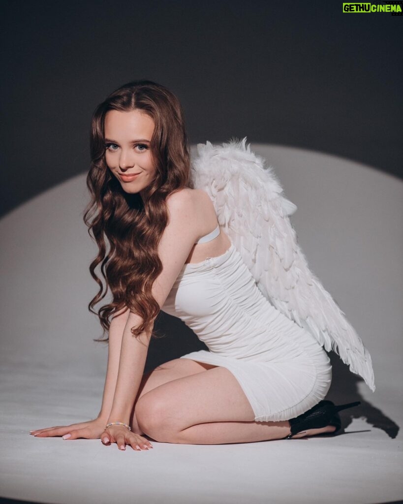 Iryna Kudashova Instagram - Angel 👼 яка подобається більше ? 1/2/3?