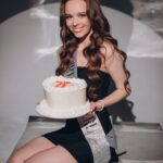 Iryna Kudashova Instagram - Bye 23 👋 так, я розумію, що цифра це лише умовності, але як так швидко з 15 річної принцеси виросла така доросла дівчина? Не готова ще змінювати цифру в інстаграм на нову і поки не буду 😂 ⠀ Фотограф: @photo_by_alexlakota Макіяж: @kholodenko_ivanna Студія: @couple.photostudio