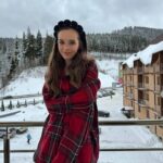 Iryna Kudashova Instagram - З Різдвом ✨ Хочу щоб якомога скоріше кожна родина змогла зібратись в повному складі за сімейним столом і бути разом 🥹