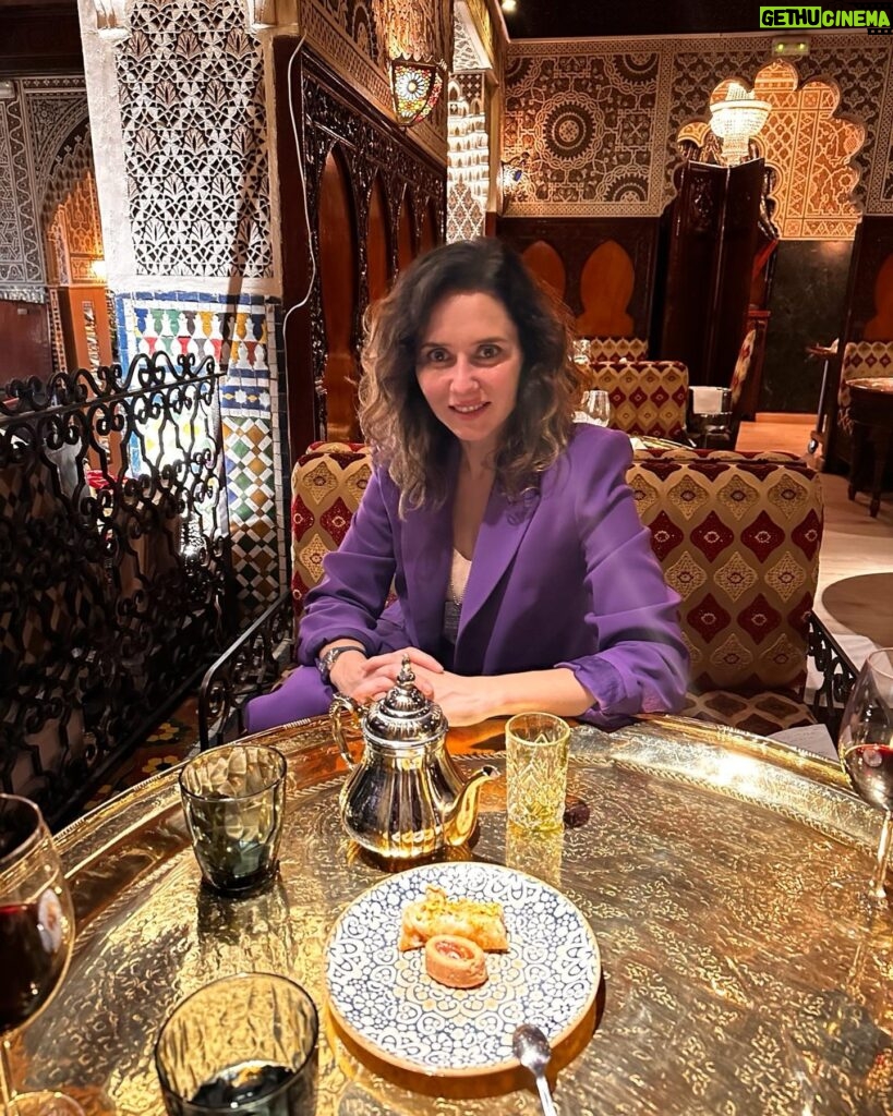 Isabel Díaz Ayuso Instagram - Aquí va otra recomendación gastronómica. Es #AlMounia, marroquí tradicional, buenísimo.