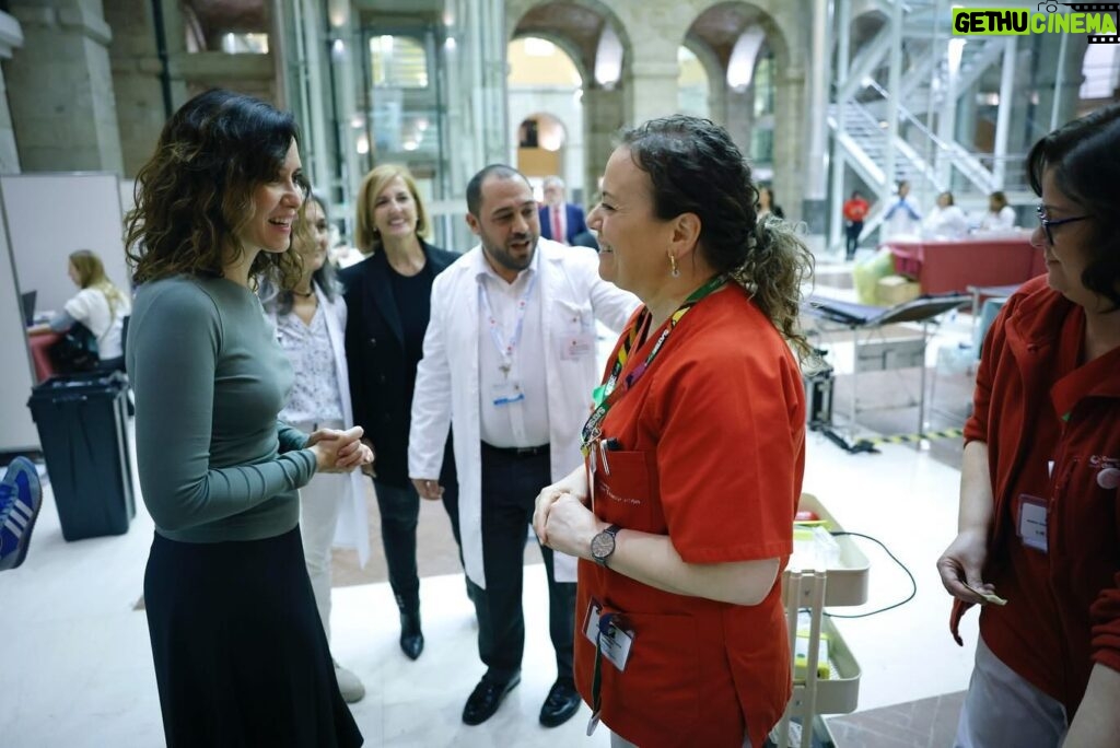 Isabel Díaz Ayuso Instagram - Cada vez que donamos sangre podemos salvar 3 vidas. Madrid necesita 3.500 donaciones para recuperar los niveles de reserva. En la Real Casa de Correos puedes hacerlo hasta el sábado por la tarde. #DonaSangre #DonaVida.