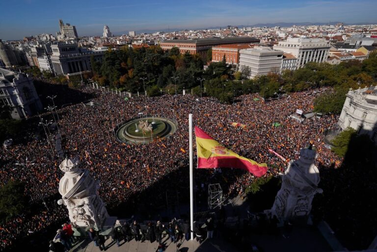 Isabel Díaz Ayuso Instagram - No a los bandos. España es de todos los españoles.