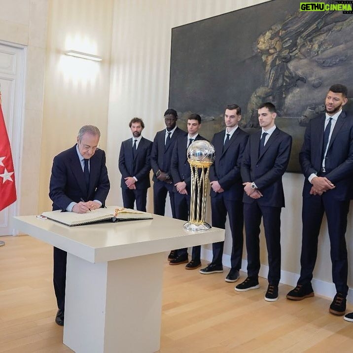 Isabel Díaz Ayuso Instagram - Gracias al Real Madrid de Baloncesto por ser parte de Madrid, esta región capital al servicio de todos, donde juegan y ganan los mejores. Felicidades por vuestra 29 Copa del Rey.