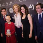 Isabel Díaz Ayuso Instagram – María es una niña de 11 años que sufre Sarcoma de Ewing, una enfermedad poco frecuente que está siendo combatida en el Niño Jesús de Madrid.

La investigación es fundamental para atacar estas enfermedades poco frecuentes. 

Por eso, María ha organizado esta maravillosa cena benéfica que recauda fondos, junto al
al torero Gonzalo Caballero.

Todo comenzó con el apoyo de Álvaro Morata, jugador del Atlético. Y de ahí todos poco a poco hemos ido conociendo a María ❤️

Web: https://lasonrisademaria.com/