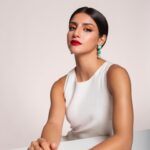 Isabela Souza Instagram - Hoje na @marieclairebr contando um pouquinho sobre a Vic 🫣 deixei o link da matéria nos Stories!