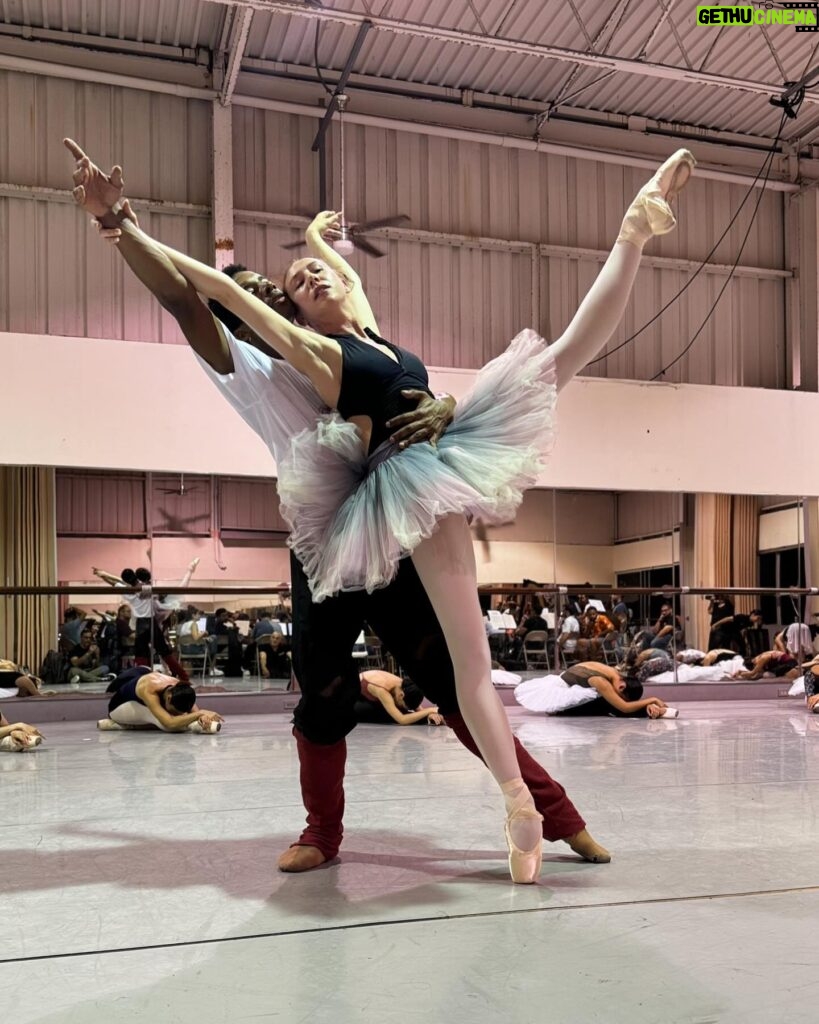 Isabella Boylston Instagram - 🇵🇷 Puerto Rico memories 💙 @gouneoosiel @balletconciertodepr