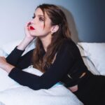 Isabella Santoni Instagram - Combinação mais que perfeita: all black e um red lips de respeito! 😜💋