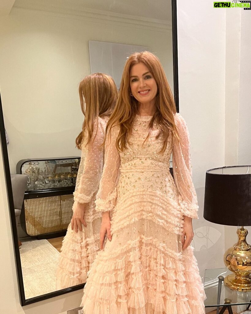 Isla Fisher Instagram - It was an honor and a privilege to support Save the Children tonight #thewintergala @savechildrenuk @needleandthreadlondon #narnia