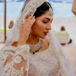 Iti Acharya Instagram - Happy Akshaya Tritiya and Eid Mubarak • • • • • • @flo_uta @vegaluna_plage @heritageindiafashions @emaginecontent @thespatika