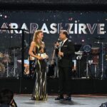 Ivana Sert Instagram - 4. Uluslararası Zirve ödüllerinden bir kaç kare… Ödül alan herkesi tebrik ediyorum. Bu güzel organizasyon için @parsmedyainternational @kurban_akar @oguzunalkalafat @havvakarakush @tayyarisiksacann u da ayrıca tebrik ediyorum… 💫