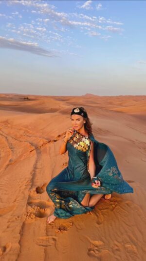 Ivana Sert Instagram - DESERT 🧡 #desert #fashion #fashionshooting #lifestyle #travelphotography #traveling #dubaidesert