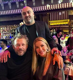 Ivana Sert Instagram - Dün geceden @parsmedyainternational @kurban_akar @oguzunalkalafat Yilbaşi yemeğimizden bir kaç kare ✨🎄