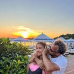 Ivana Sert Instagram - Tüm Dünyayı arayıp taradıktan sonra mutluluğun kendi öz yuvanda olduğunu öğreneceksin…🙏❤️🧿 @atesertt❤️ @sezerdermenci ❤️