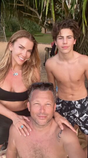 Ivana Sert Instagram - U and me♥️♥️♥️ #love #family #holiday #tropicalislands #srilankatravel #destination #naturephotography #natur #maldives #maldivsislands #lifestyle #fashion #tropical #paradise