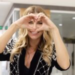 Ivana Sert Instagram - @dentblueinternational ile yepyeni bir gülüşe sahip oldum. Zor bir karardı benim için ama @dr.mehmetakbul ve @dr.halitcomez hocalarım sayesinde istediğim doğal dişlere kavuştum🙏🏻 ARTIK DİŞ MACUN REKLAMLAR GELSİN 😁🦷 #dentblueinternational #dentblue #hollywoodsmile #emax #laminateveneer #zirconiumcrown #dentalclinic