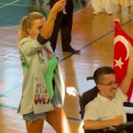 Ivana Sert Instagram - Bugün Urla’da muhteşem bir gün yaşandı… NEFES CAN anısına kadın basketbol dostluk maçları düzenlendi.. Ve maç öncesi @turkkizilayurla şubesi özel çocukları” ÇEVRE İÇİN ENGELSİZ ADIMLAR DEFİLESİ” yaptık…. Hayatımdaki en anlamlı defilelerden biri oldu bugün…. Harika va anlamlı bir organizasyon da emeği geçen herkese sonsuz 🙏 teşekkürler… @turkkizilayurla @erhancanshn @ersecann @urlagencliksk @urlabelediyesi #urlam❤️ #nefescan
