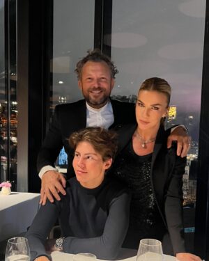 Ivana Sert Instagram - İyi ki benim herşeyıimsın canım kocam ♥️🙏🧿 yıl dönümümüz  kutlu olsun #happyanniversary ♥️ Seni çok seviyorum ♥️ @sezerdermenci
