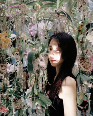 Ivy Shao Instagram - ㄧ步步把五感慢慢開啟的時刻，
像是輕輕飄在空中的羽毛，緩緩地往地面躺下。
不知怎麼，心理上的疲勞也被河流越載越遠了…

#teamlab