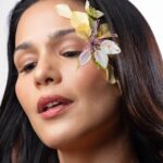 Iza Calzado Instagram - Faces and Flora. 💐 These Masterpieces of art by @janvmayo were created with UP Diliman Institute of Biology and the Philippine Taxonomic Initiative to bring to light our country’s native and endemic flora. “Melochia umbellata, commonly known as labayo, is a native tree found in the Philippines. The epithet of its scientific name comes from the Latin word “umbellatus” which means umbel-like. However, unlike what its name suggests, the labayo has corymb inflorescence or flat-topped flower arrangement.” “Crateva religiosa, commonly known as salingbobog, belongs to the Caper family. Salingbobog is a naturally occurring tree in the Philippines. It inhabits inundated forests and is usually found in low-elevated areas and rarely seen in places with medium elevations. During its flowering season in summer, the salingbobog shows various colors as it blooms.” If you’d like to visit the exhibition, it is located at the Upper Courtyard of the National Museum of Natural History! Open Tuesdays to Sundays, 9 AM to 5 PM. Free admission, too! 🤗