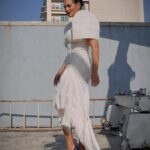 Iza Calzado Instagram - Wearing this gorgeous Terno by @amoralbano25 for yesterday’s @lorealparis I’m Worth It Campaign Launch. A look that speaks to the strength and elegance within Filipinas. 🇵🇭 Styling by @iamkatrinacruz and @johnkarunungan Jewelry by @diagoldjewelry Makeup by @lalaflores16 Hair by @jan.edrosolan