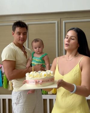 Iza Calzado Instagram - It’s been a blissful 10 months with our bundle of joy, Deia Amihan! 🌻💝 

Mahal na mahal ka namin, anak! 💘
