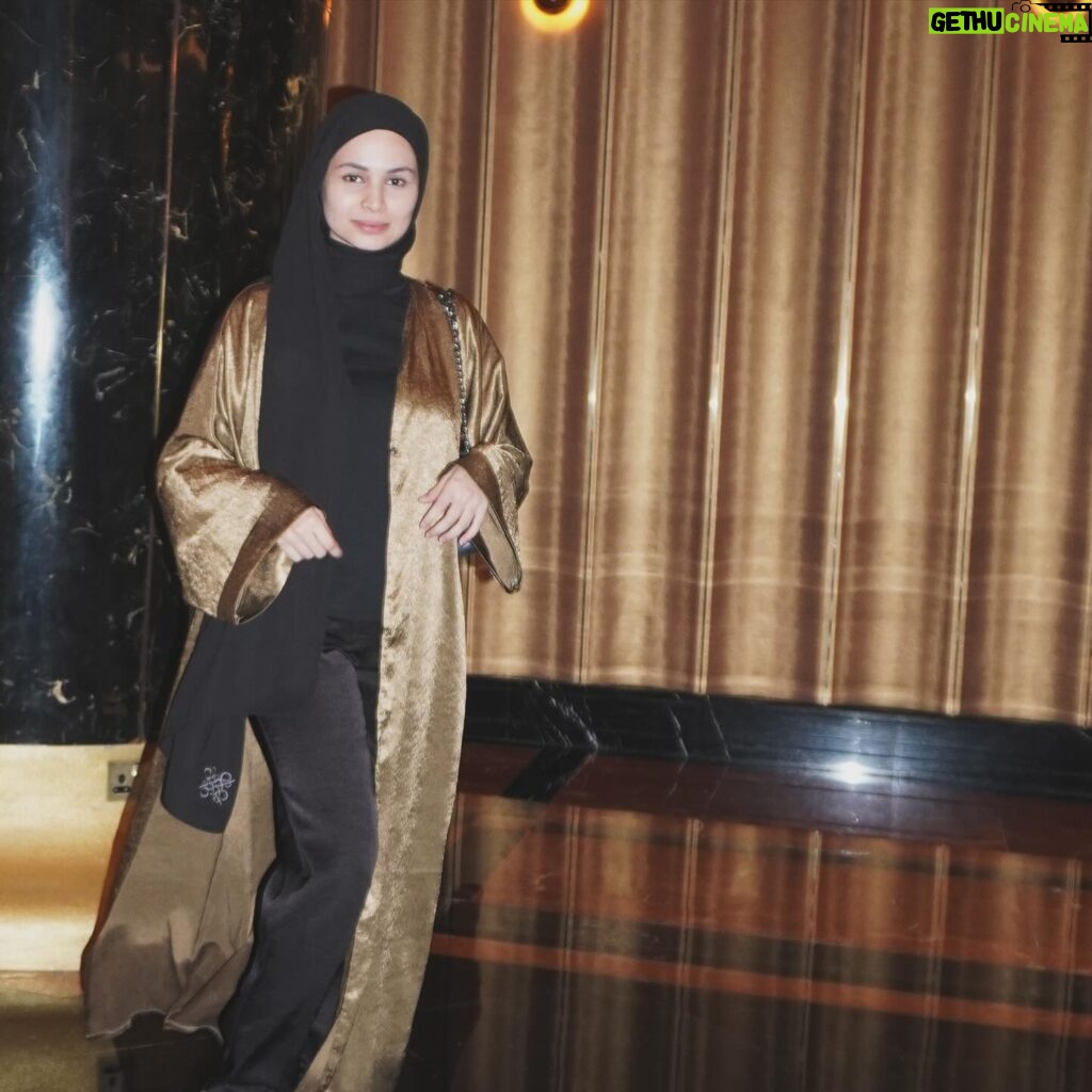 Izara Aishah Instagram - @munawwareen outerwear @izaraworld instant hijab