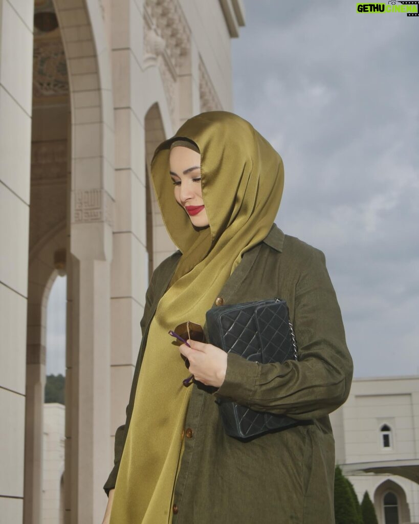 Izara Aishah Instagram - Pergi ke kedai nak beli tudung, Kedai tutup. Amara instant Hijab @izaraworld