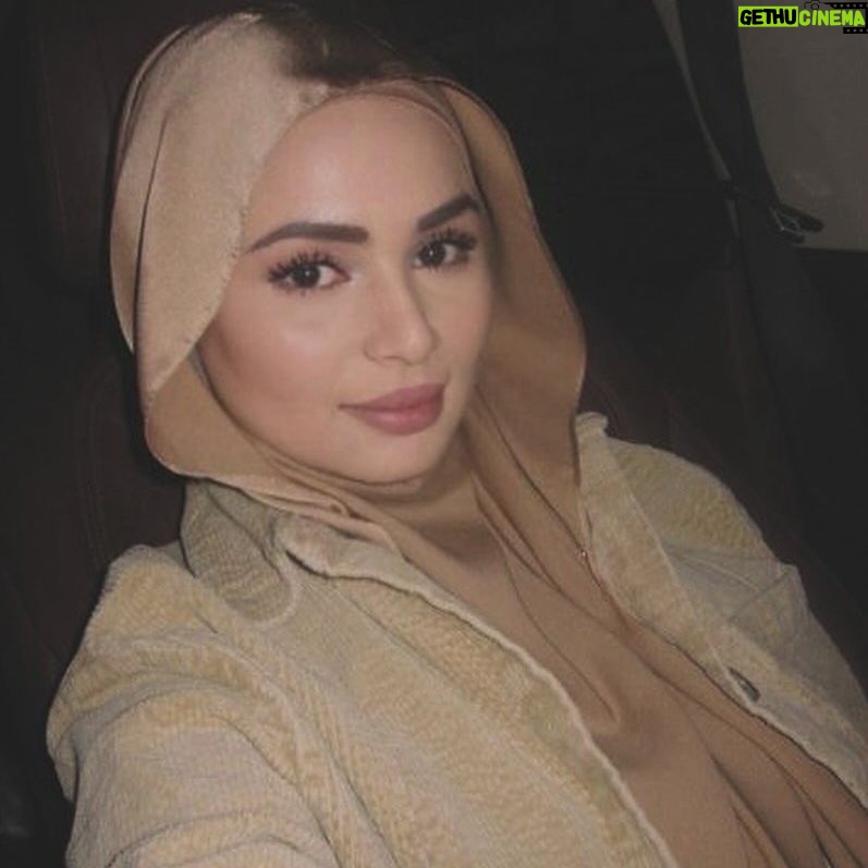 Izara Aishah Instagram - Macam pakai phone nokia