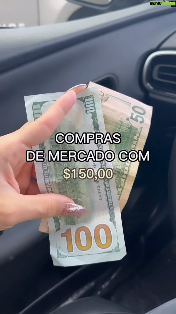 Jéssica Belcost Instagram - Eu me dei a missão de fazer as compras de supermercado com até $150,00 para duas semanas e duas pessoas e o valor total deu $ 145,18! :) Em casa eu tenho arroz, tapioca, ovos, etc. Alguns produtos duram mais e outros menos, como por exemplo frutas e salada que vou precisar comprar mais depois. Nem sempre eu compro as mesmas coisas, especialmente se o supermercado for diferente. Mas a missão de hoje foi cumprida! 👏🏼 Querem ver meu próximo carrinho?