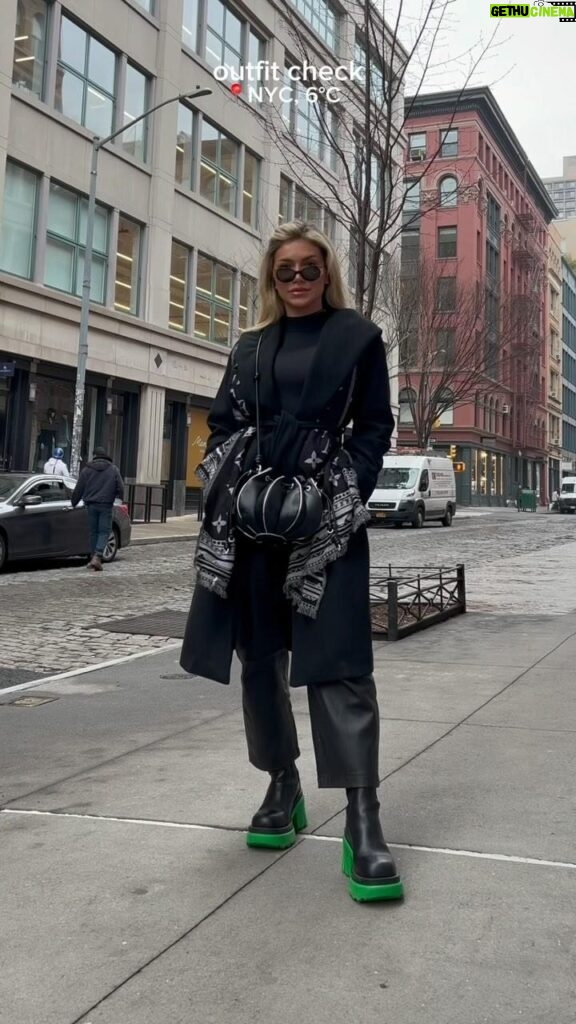 Jéssica Belcost Instagram - Look do dia pra aproveitar o friozinho de Nova York… 🖤 (Eu adoro essa bolsa! Mega estilosa! É @fioremilanobr e vocês têm desconto no site usando o cupom: jessica10)