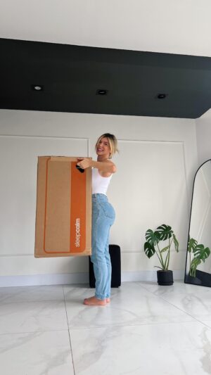 Jéssica Belcost Instagram - Transformei meu quarto!! 🥳🥳
Gostaram do resultado?

Vocês sabem que eu adoro fazer as coisas sozinha, né?! 
Então foi muito fácil com o colchão da @sleepcalm.br porque  vem numa caixa embalado a vácuo, eu não tive nenhum problema pra subir com ele! 

Fora o conforto!! Aprovadíssimo!! 👏🏼

E se você quiser aproveitar, pode ganhar 10% extra de desconto no site (www.sleepcalm.com.br) usando o meu cupom: calm-jessicabelcost 👈🏼