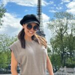 Jéssica Segura Instagram - Una vez más la vida me recuerda que sin expectativas te la pasas MEJOR, así logré disfrutar mi propia versión de Paris • Volveremos cuando regrese el sol 🤣🤣🤣 • Muchos tips que compartir porque soy el 1% jajaja • #travel #vacation #trip #paris #parís #torreeiffel #love #fun #traveler ¿Conoces París? 🍫🧁🍬