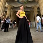 Jéssica Segura Instagram - Park Güell Litera viviendo un sueño • Mi #outfit, los pantalones son de @monjevy y son lo máximo esta temporada los tenemos en palo de rosa, rojo, verde, azul, fiusha y negro #espaňa #barcelona #gaudí #parque #arte #travel #trip #vacation #ootd #fashion #color
