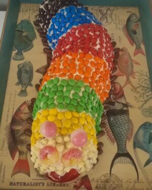 Jacinda Ardern Instagram - Dad was in charge of the birthday cake this year, and given our now five year old changed her mind about what she wanted no less than ten times, he did a great job of pulling this one together (especially after a long day of filming.) Happy Birthday to our girl, and great work @clarkegayford - you’re both the greatest. 🎈🎈